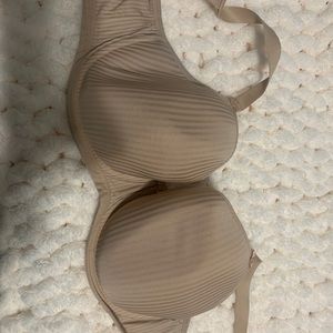 Nude molded cup t-shirt bra, used